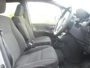 Toyota Noah 2021 Silver