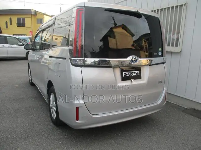 Toyota Noah 2021 Silver