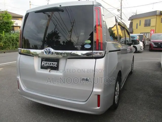 Toyota Noah 2021 Silver