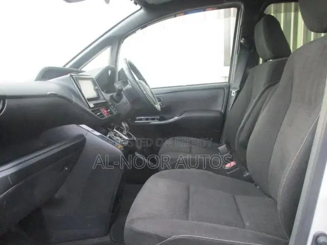 Toyota Noah 2021 Silver