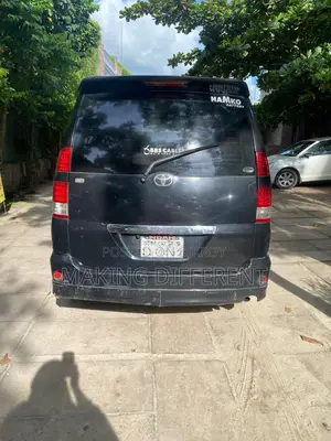 Toyota Noah 2002 Black