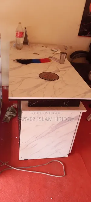 1 Boss Chair and 1 Boss Table