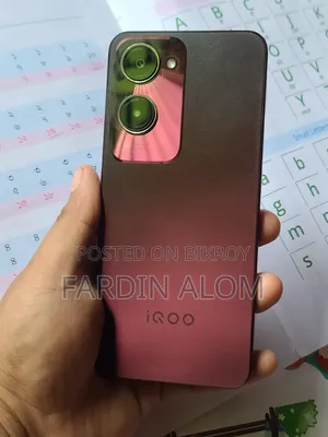 আইকিউওও ১২৮ জিবি