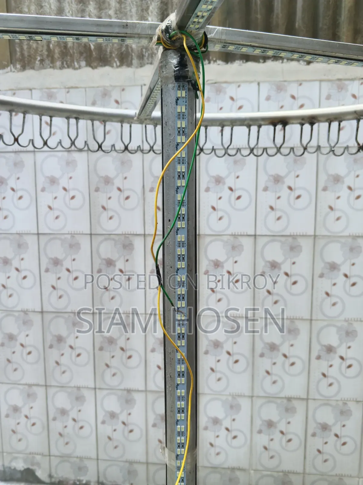 Clothes drying rack for balcony