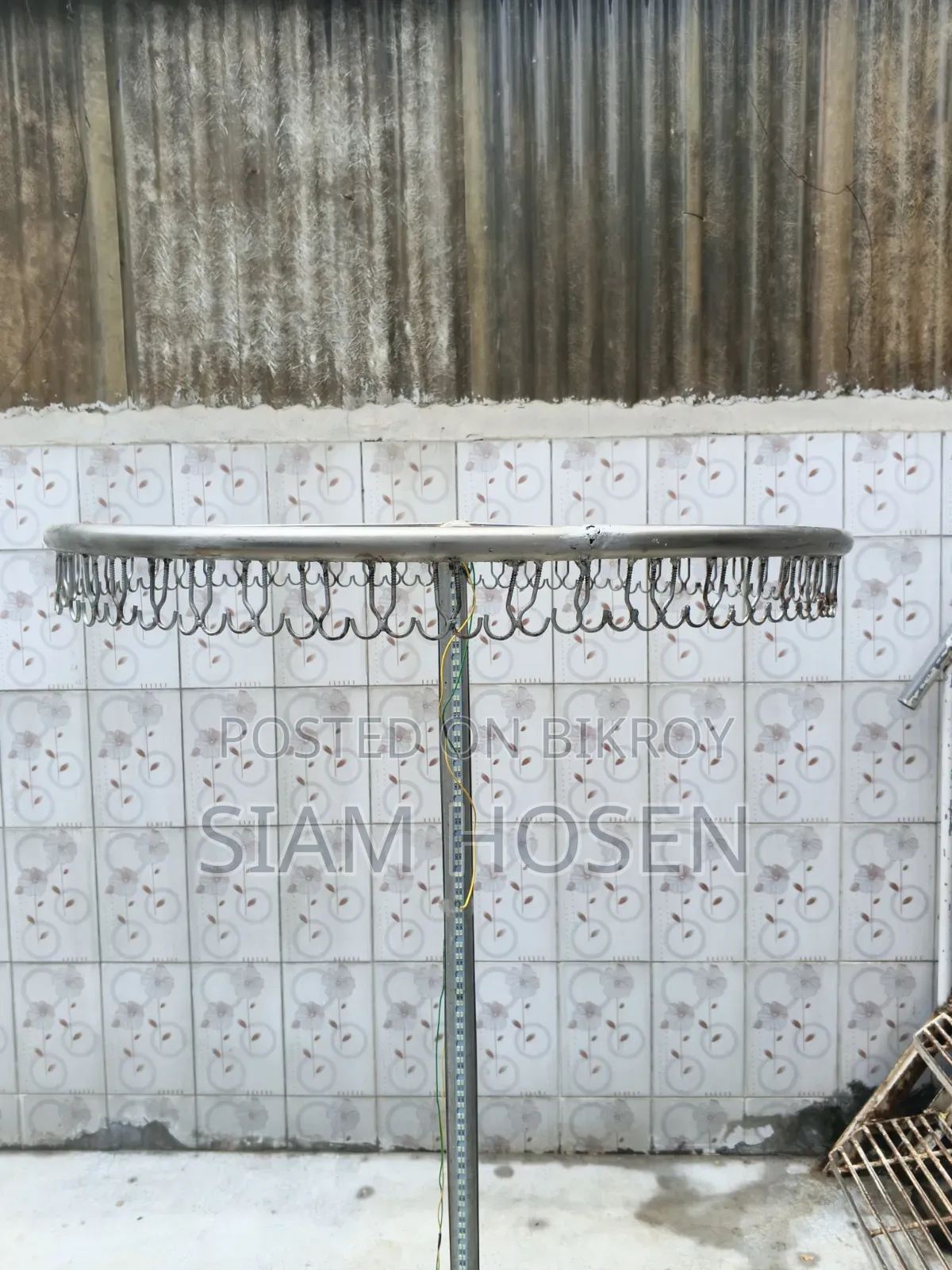 Clothes drying rack for balcony