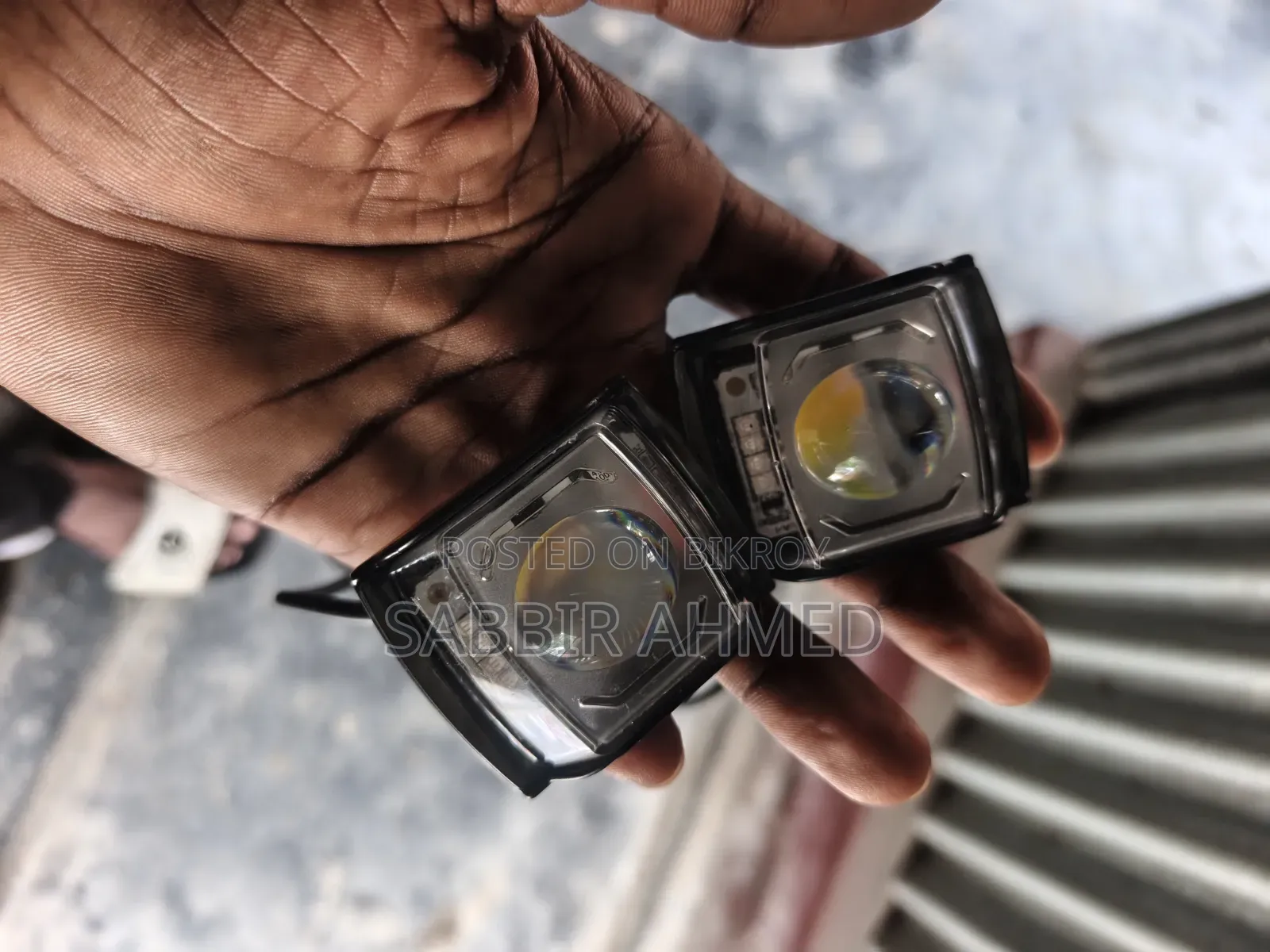 Led Sell Post