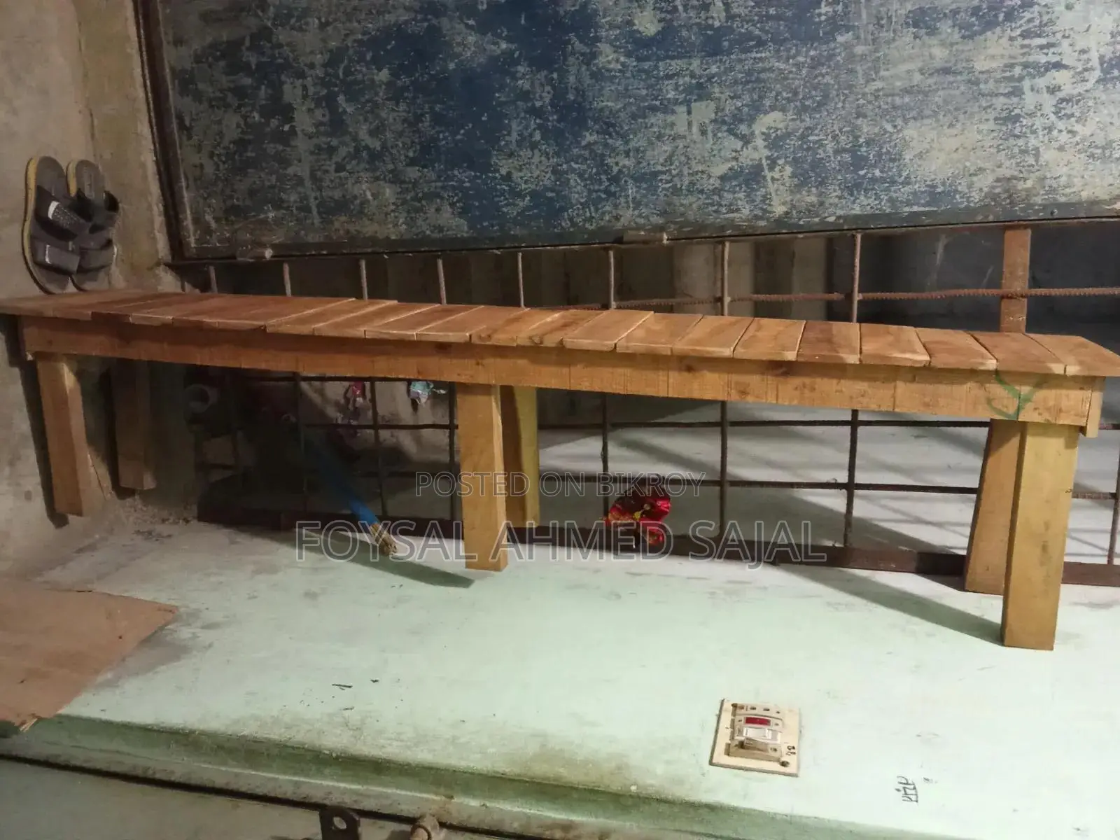 1 Table + 1 Bench