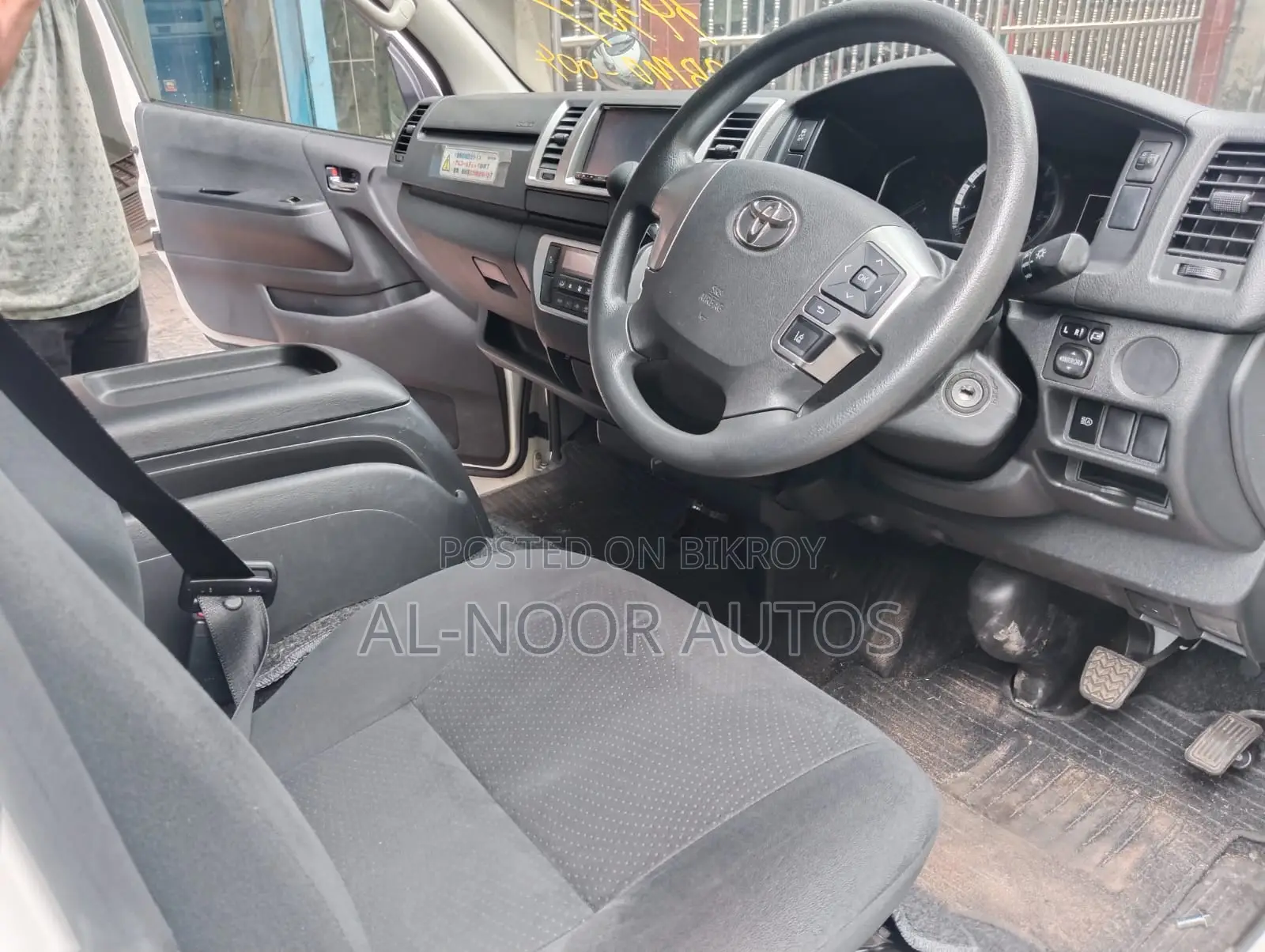 Toyota HiAce 2021 White