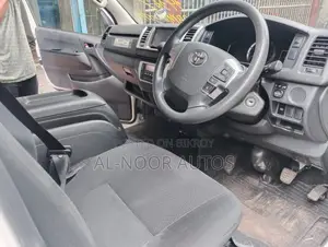 Toyota HiAce 2021 White