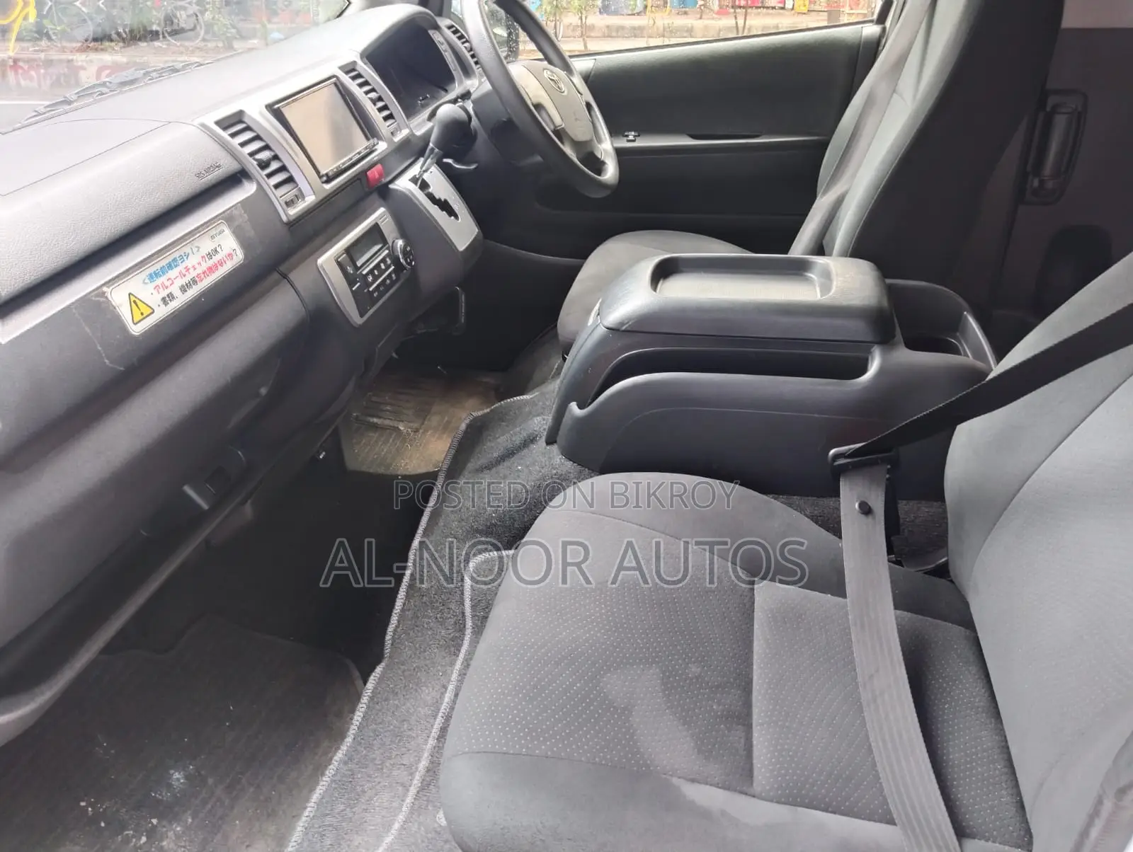 Toyota HiAce 2021 White