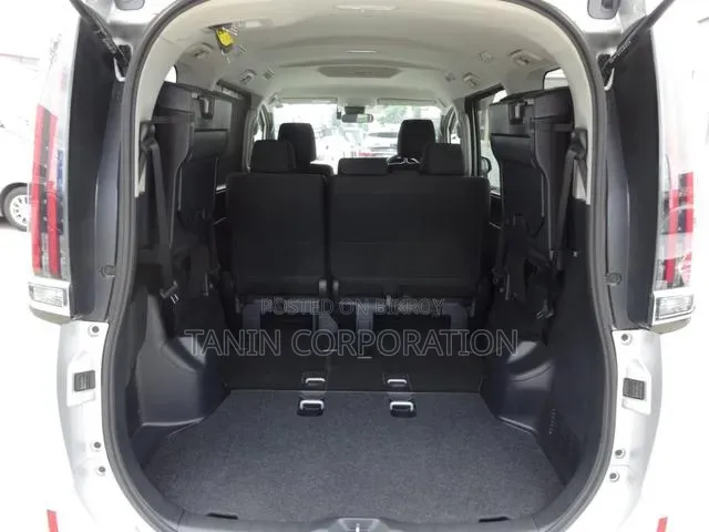 Toyota Noah 2020 Silver