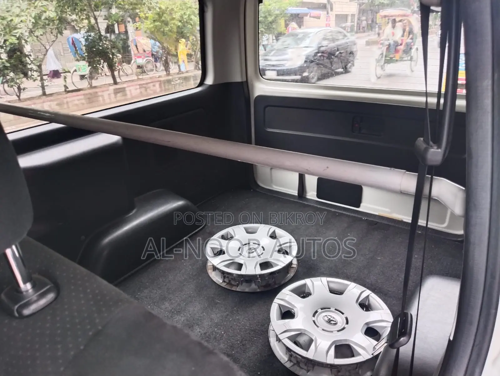 Toyota HiAce 2021 White