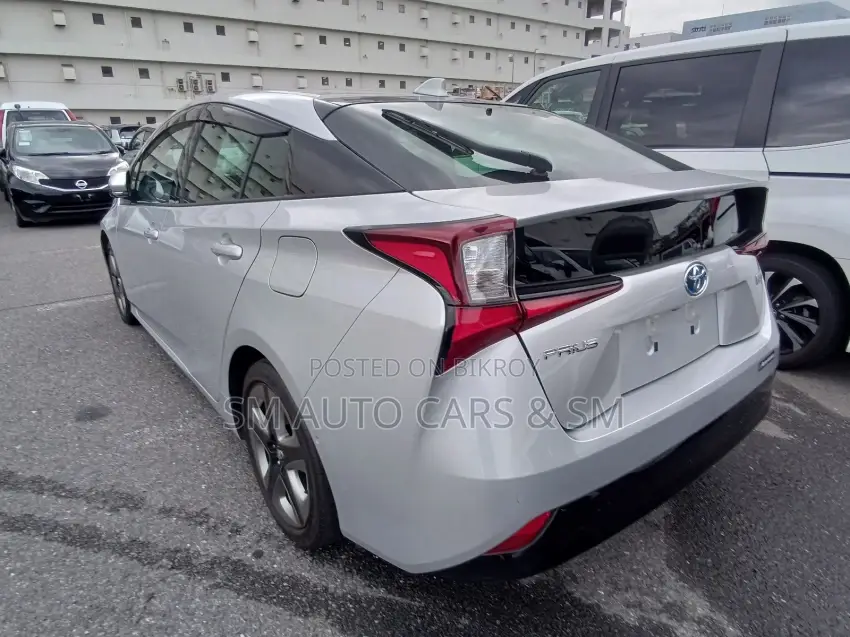 Toyota Prius 2021 Silver