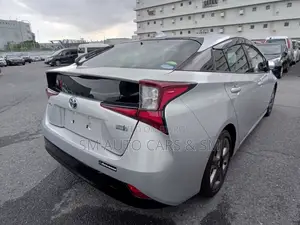 Toyota Prius 2021 Silver