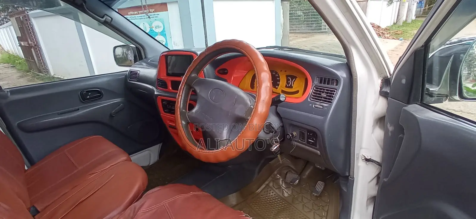 Toyota Noah 2002 White