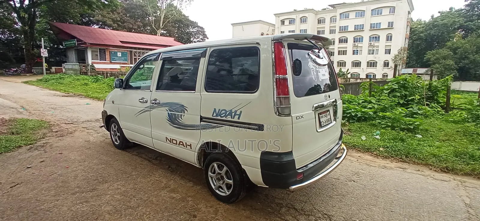 Toyota Noah 2002 White