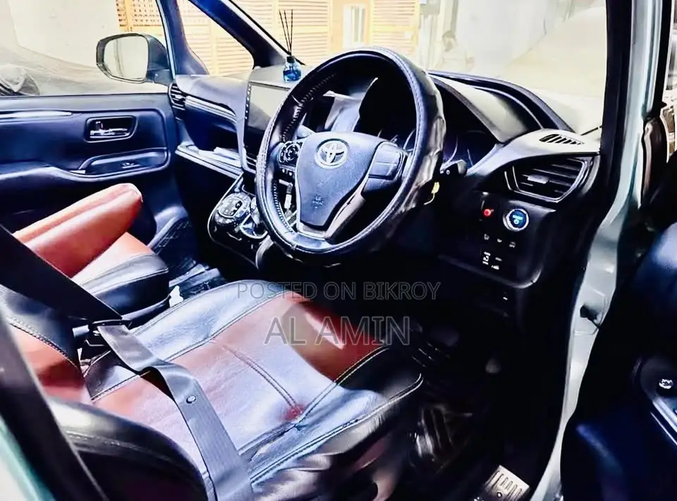 Toyota Esquire 1.8 FWD Hybrid (7 seater) 2015 Blue