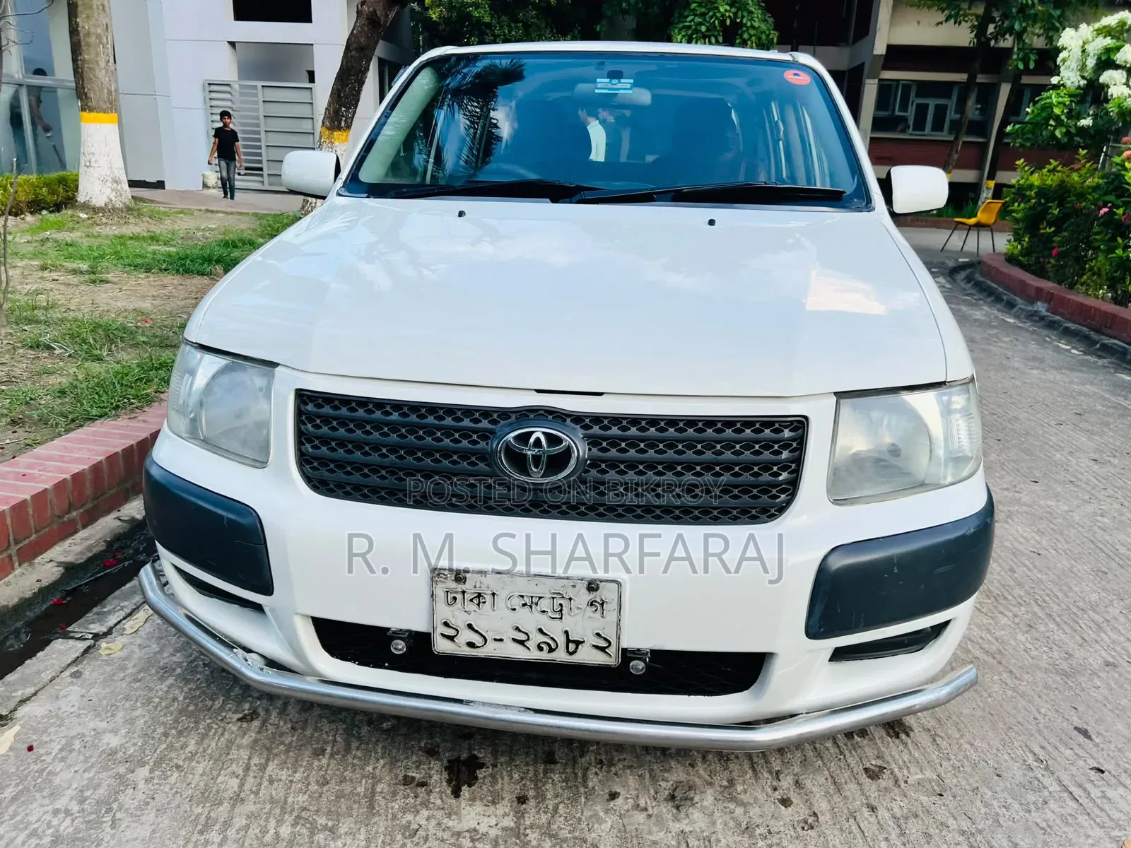 টয়োটা করোলা ২০০৩ সাদা