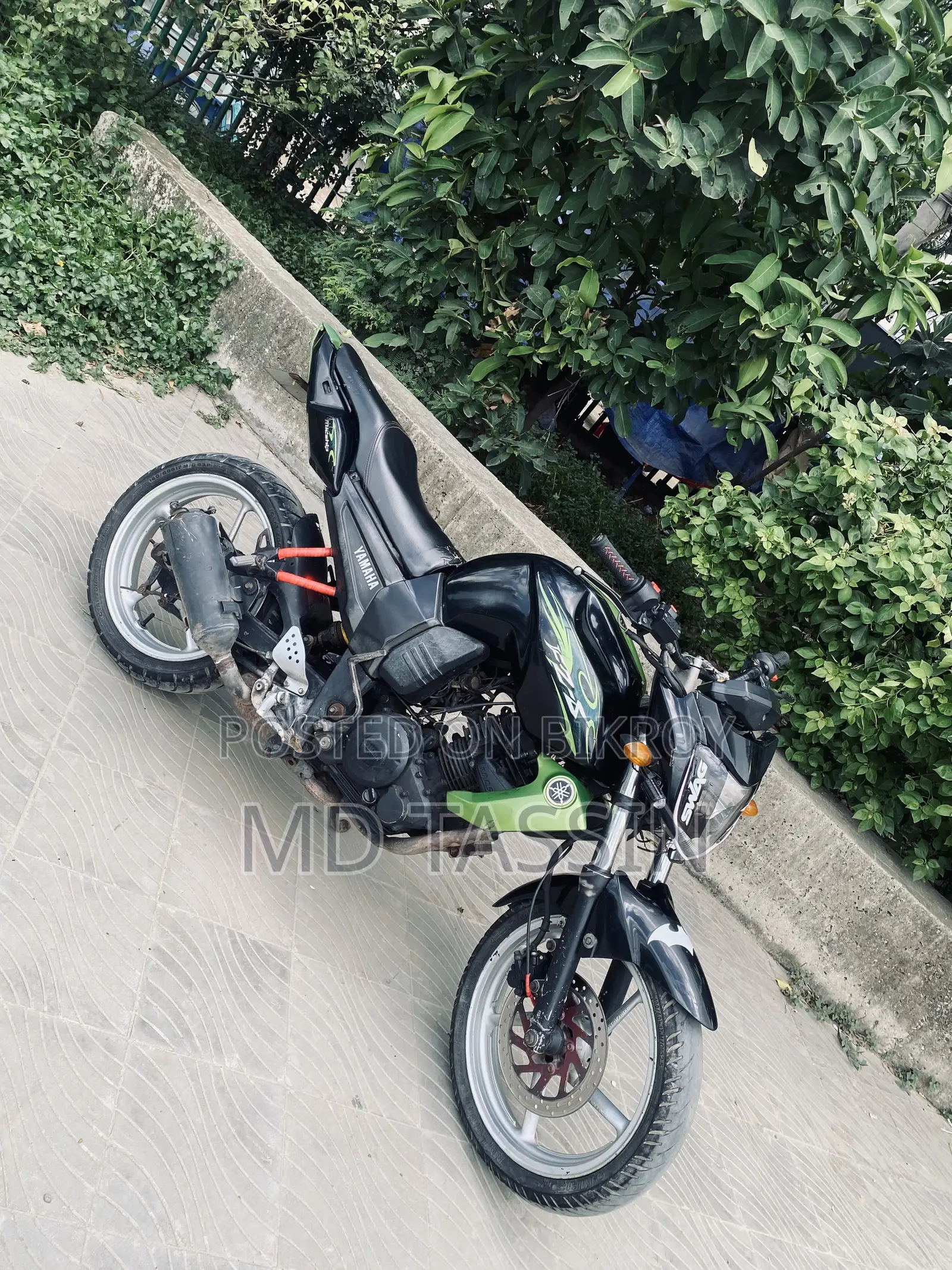 ইয়ামাহা এফজেড ২০১৪ কালো