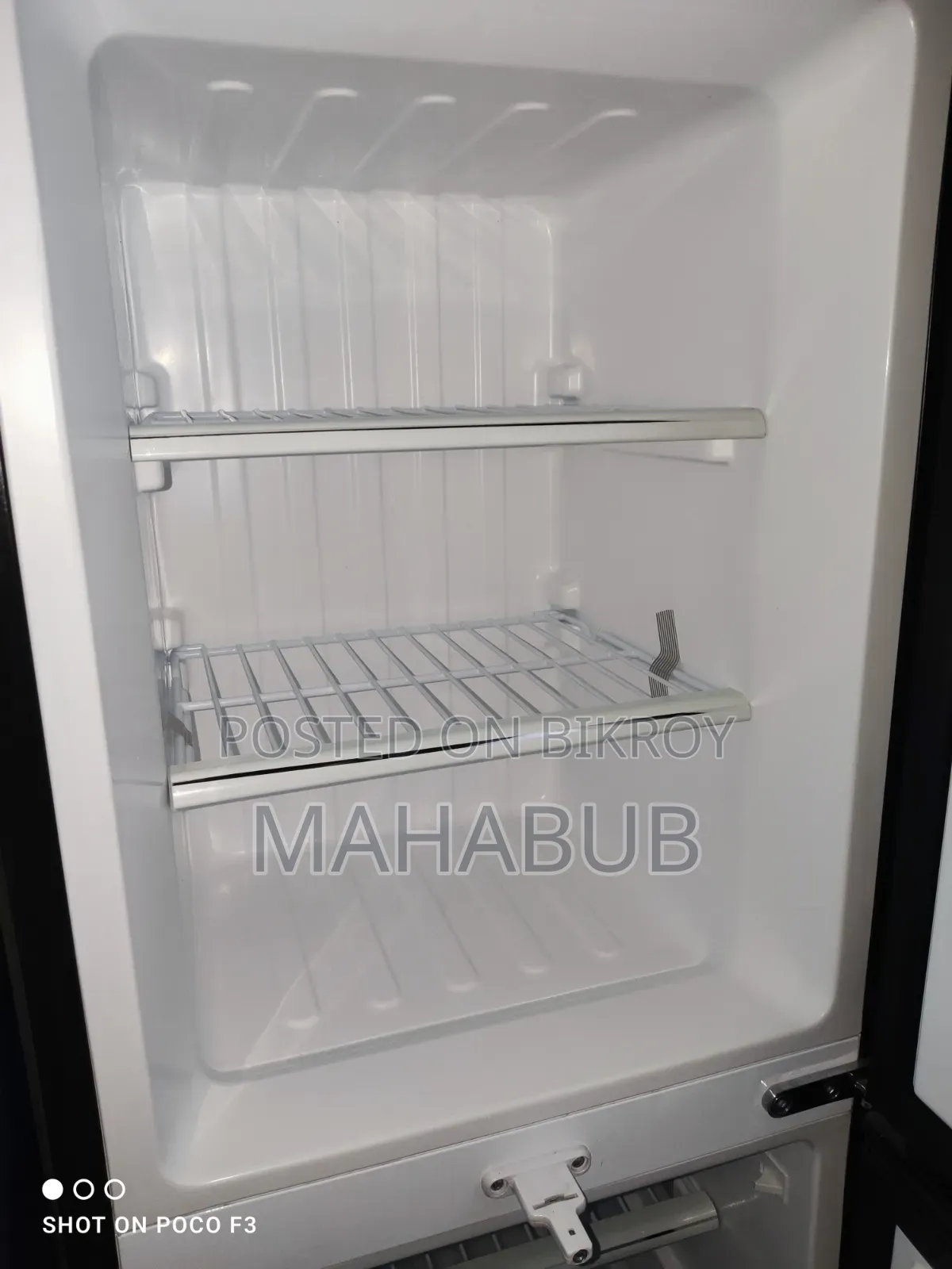 রান্নাঘরের ফ্রিজ