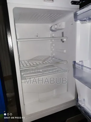 রান্নাঘরের ফ্রিজ