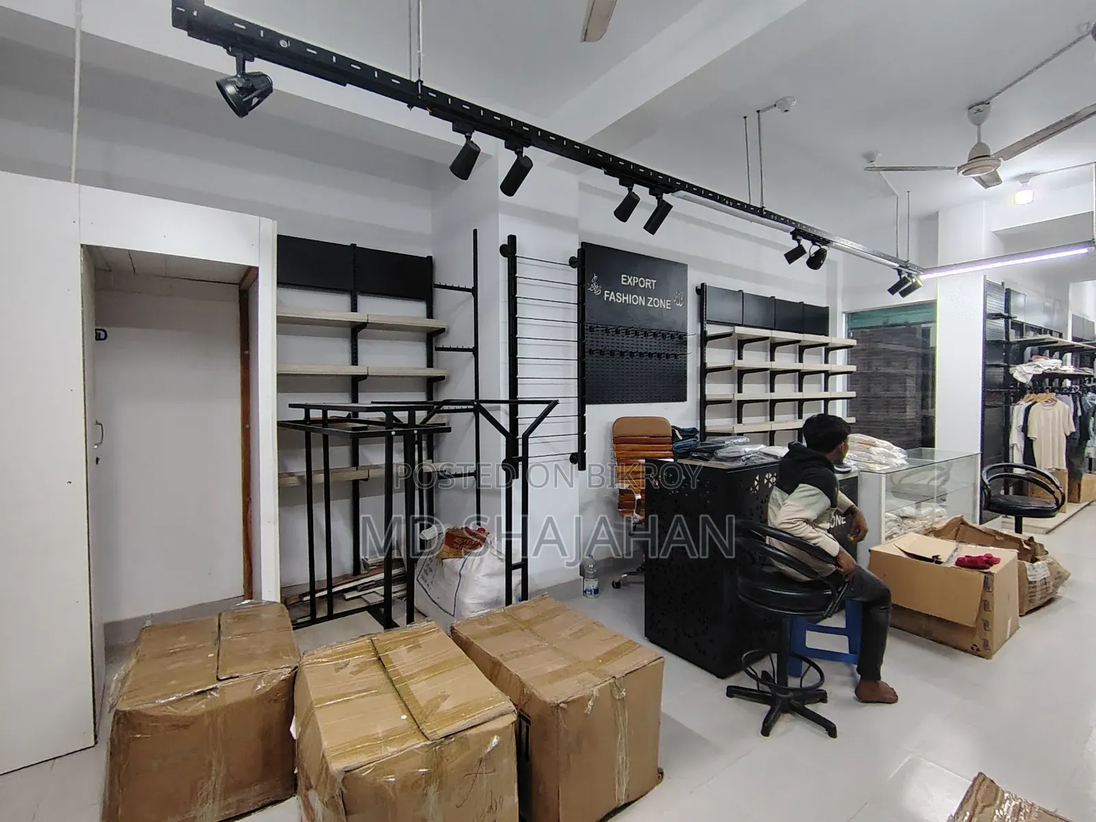 Showroom Full Decorated Sell