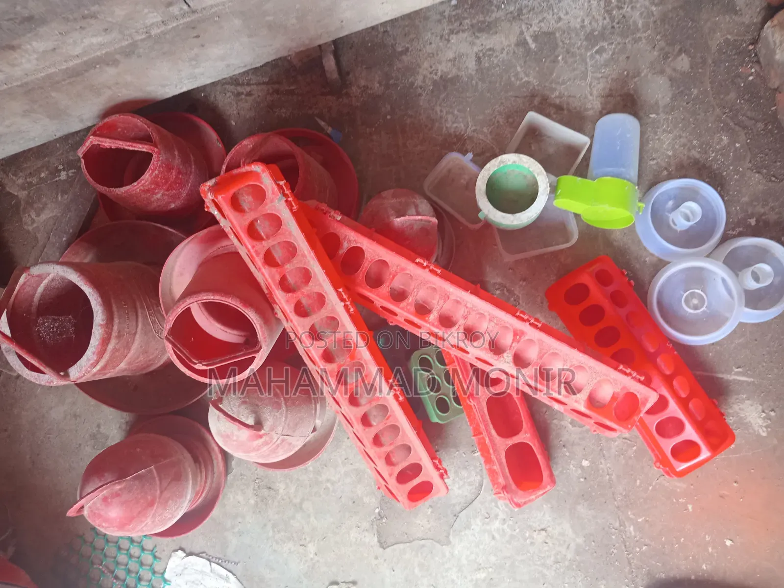 কোয়েল পাখির খাবার এবং পানির পাএ বিক্রি হবে