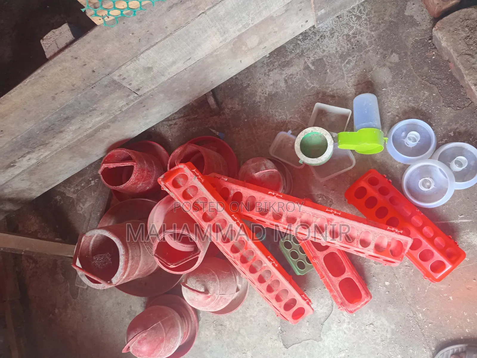 কোয়েল পাখির খাবার এবং পানির পাএ বিক্রি হবে