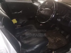 টয়োটা করোলা ১৯৯২ সাদা