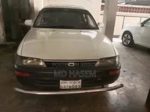 টয়োটা করোলা ১৯৯২ সাদা