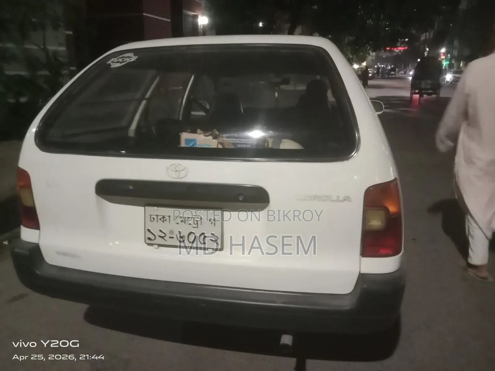 টয়োটা করোলা ১৯৯২ সাদা