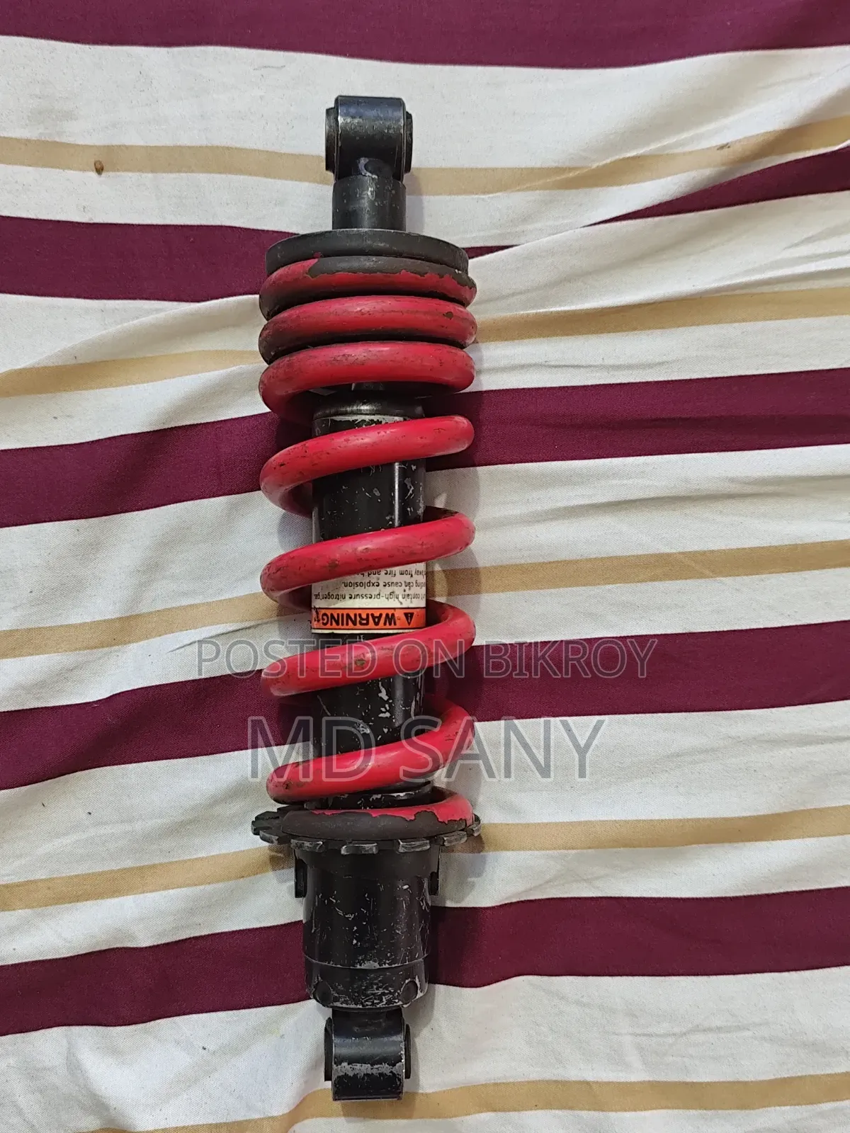 4v বাইকের পিছনের সাচপেনশন