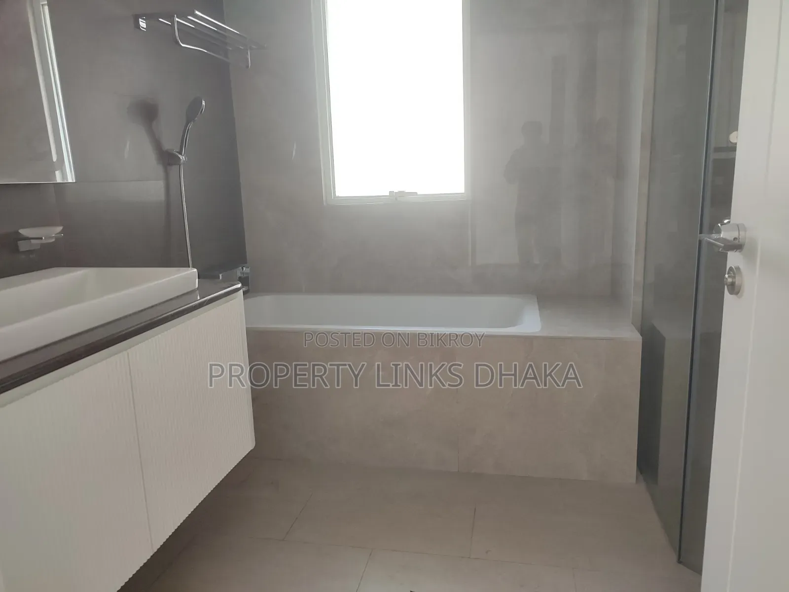 4-bedroom Apartment in Property Links Dhaka, Gulshan for rent