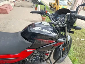 Hero Glamour 2017 Black