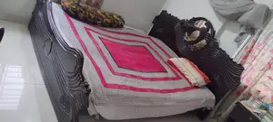 ১টা বড় খাট, সেল হবে