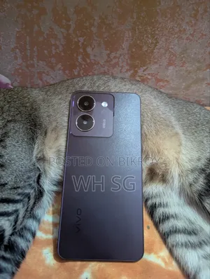 Vivo Y27s 256 GB Red