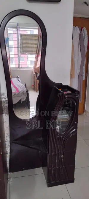 ড্রেসিং টেবিল