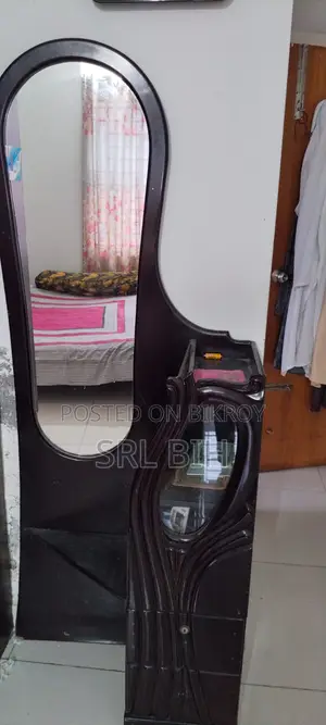 ড্রেসিং টেবিল