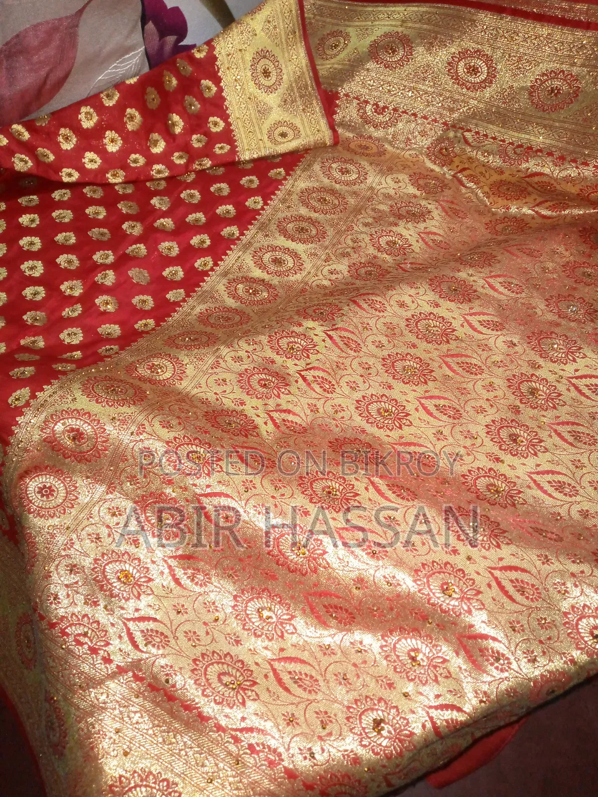 This Banarasi saree will be sold