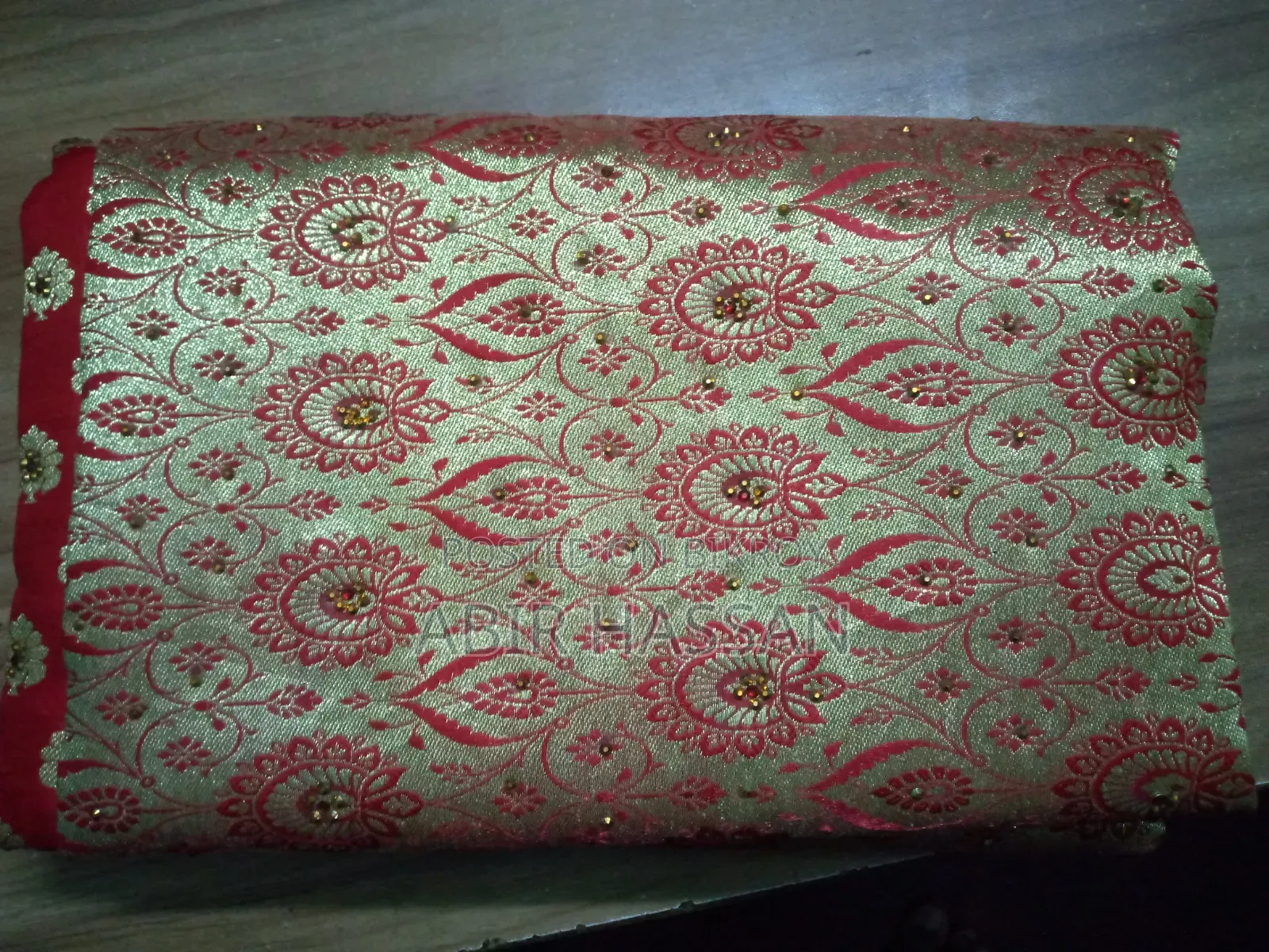 This Banarasi saree will be sold