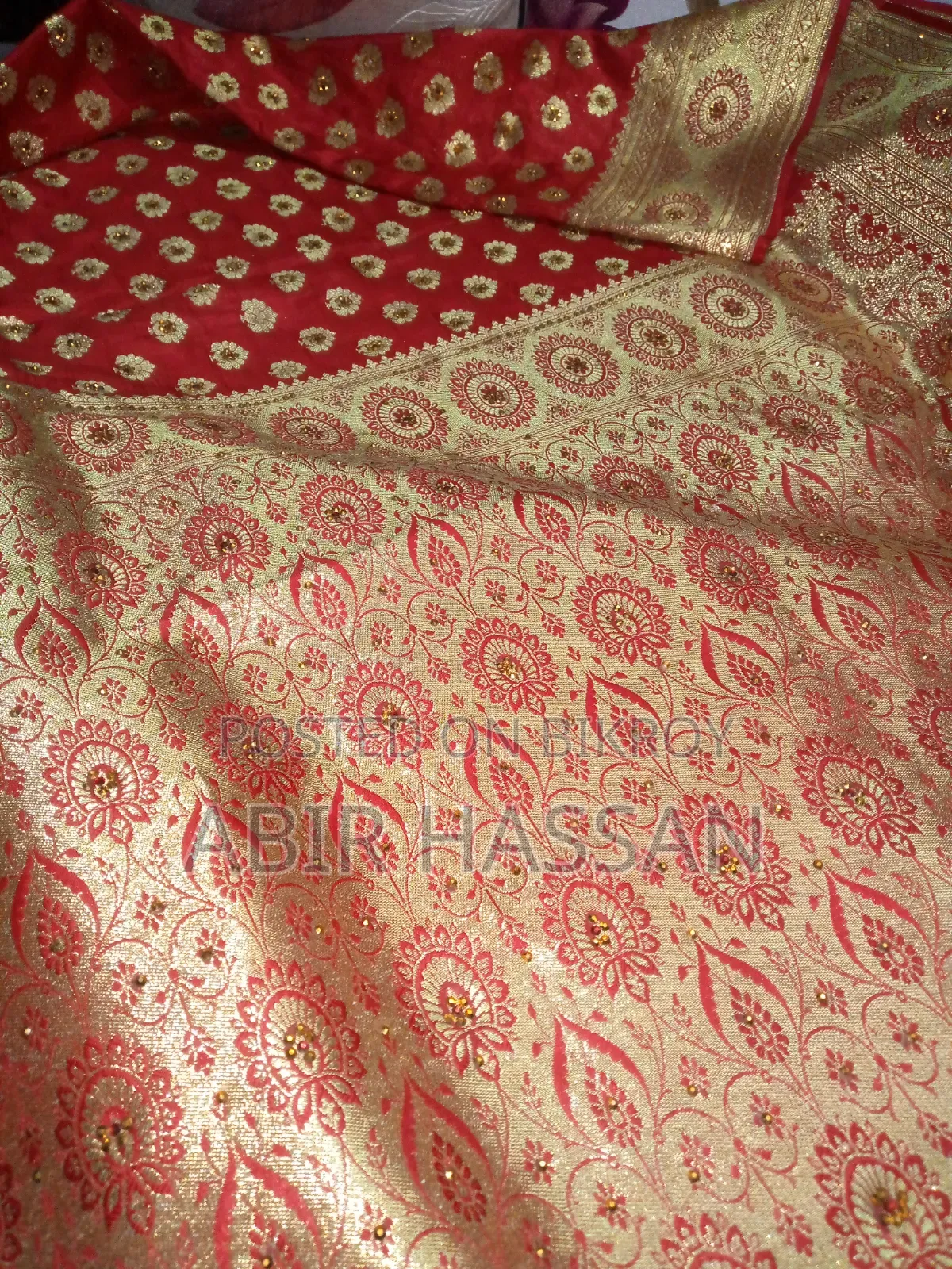 This Banarasi saree will be sold