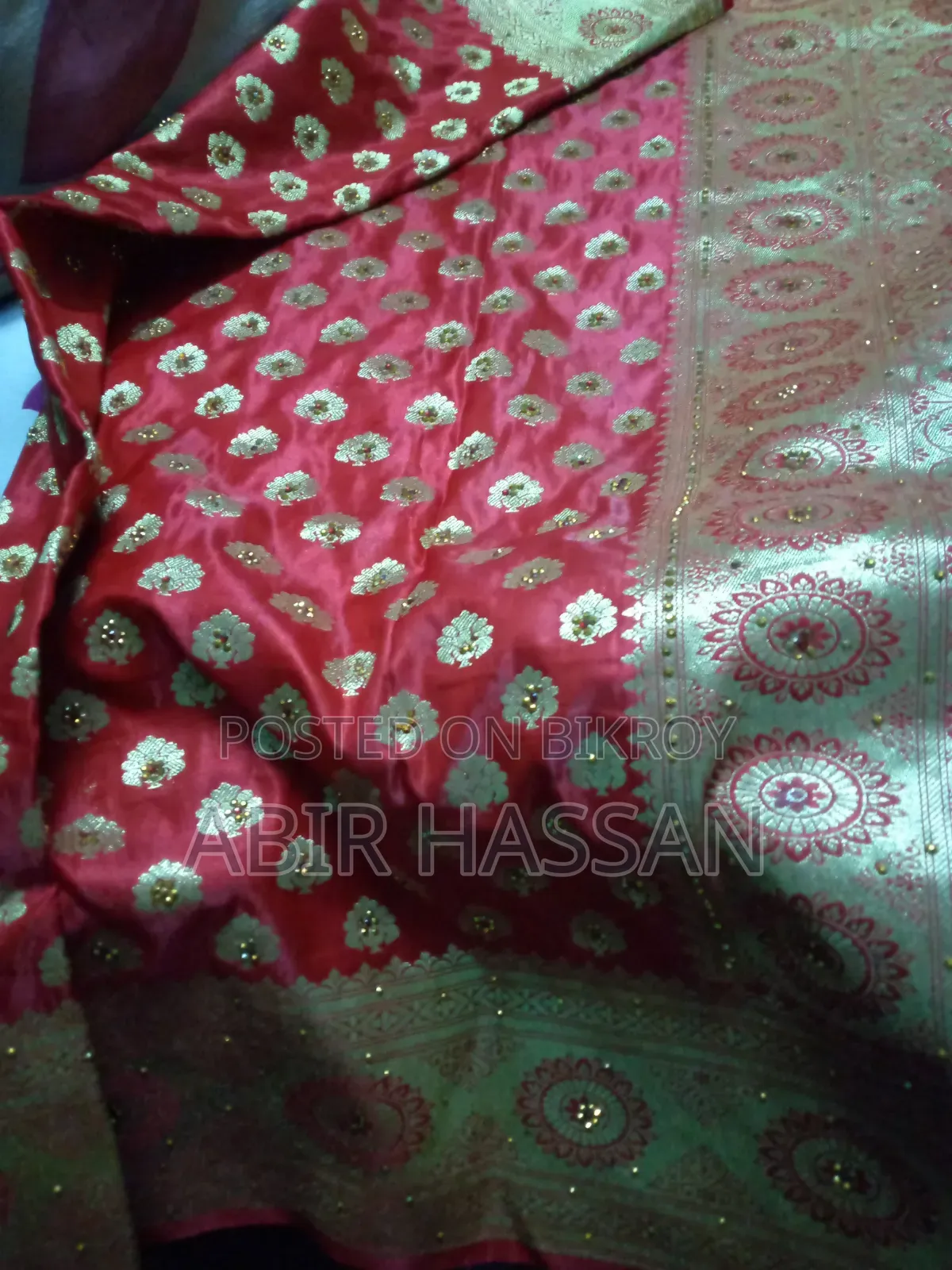 This Banarasi saree will be sold