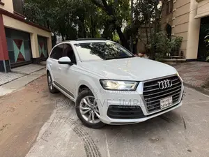 Audi Q7 2.0T Premium AWD Quattro 2017 White