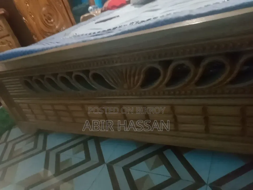 Teak wood 6/7 feet bed for sale
