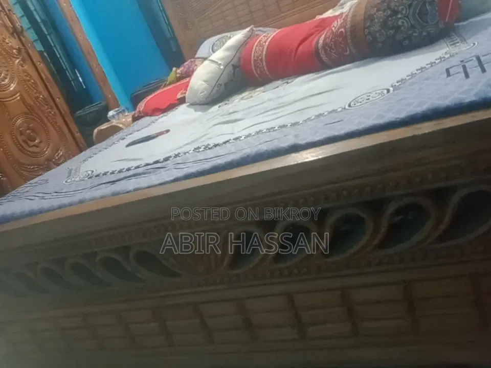 Teak wood 6/7 feet bed for sale