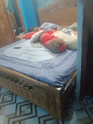 Teak wood 6/7 feet bed for sale