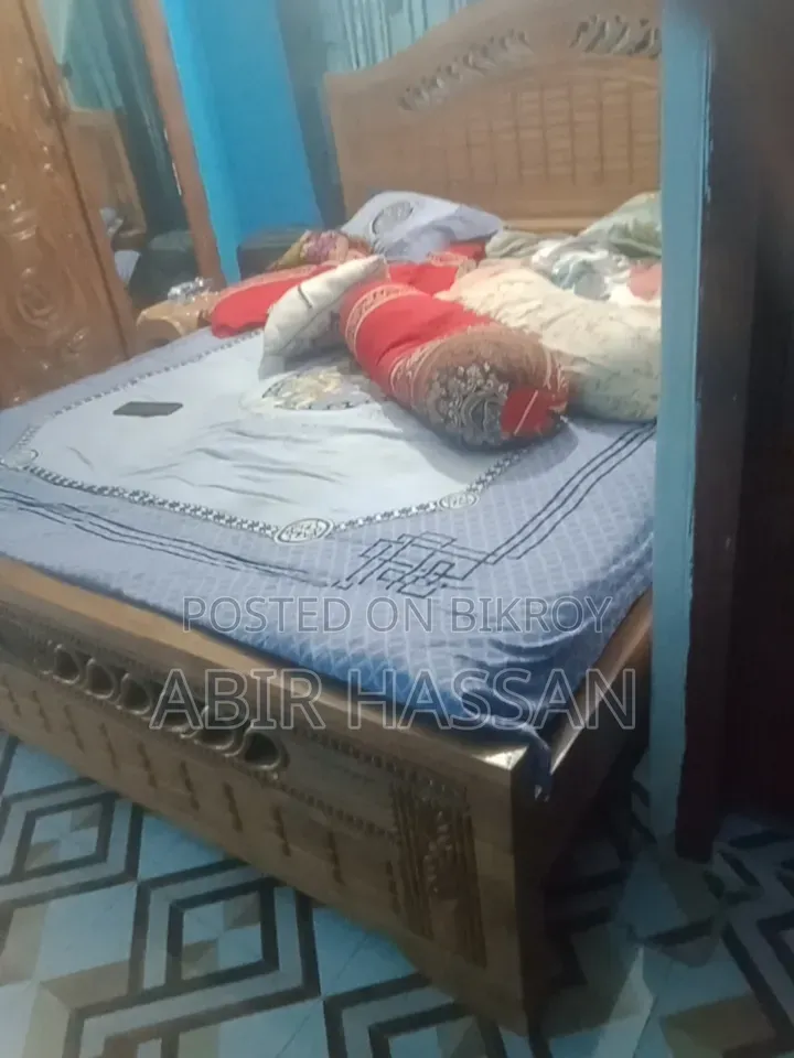 Teak wood 6/7 feet bed for sale
