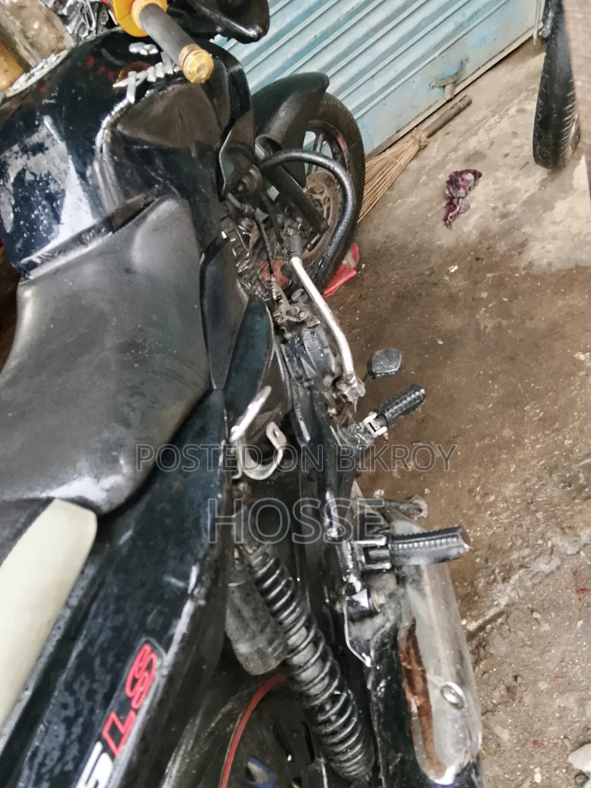 বাজাজ পালসার ১৩৫ এলএস ২০১০ কালো