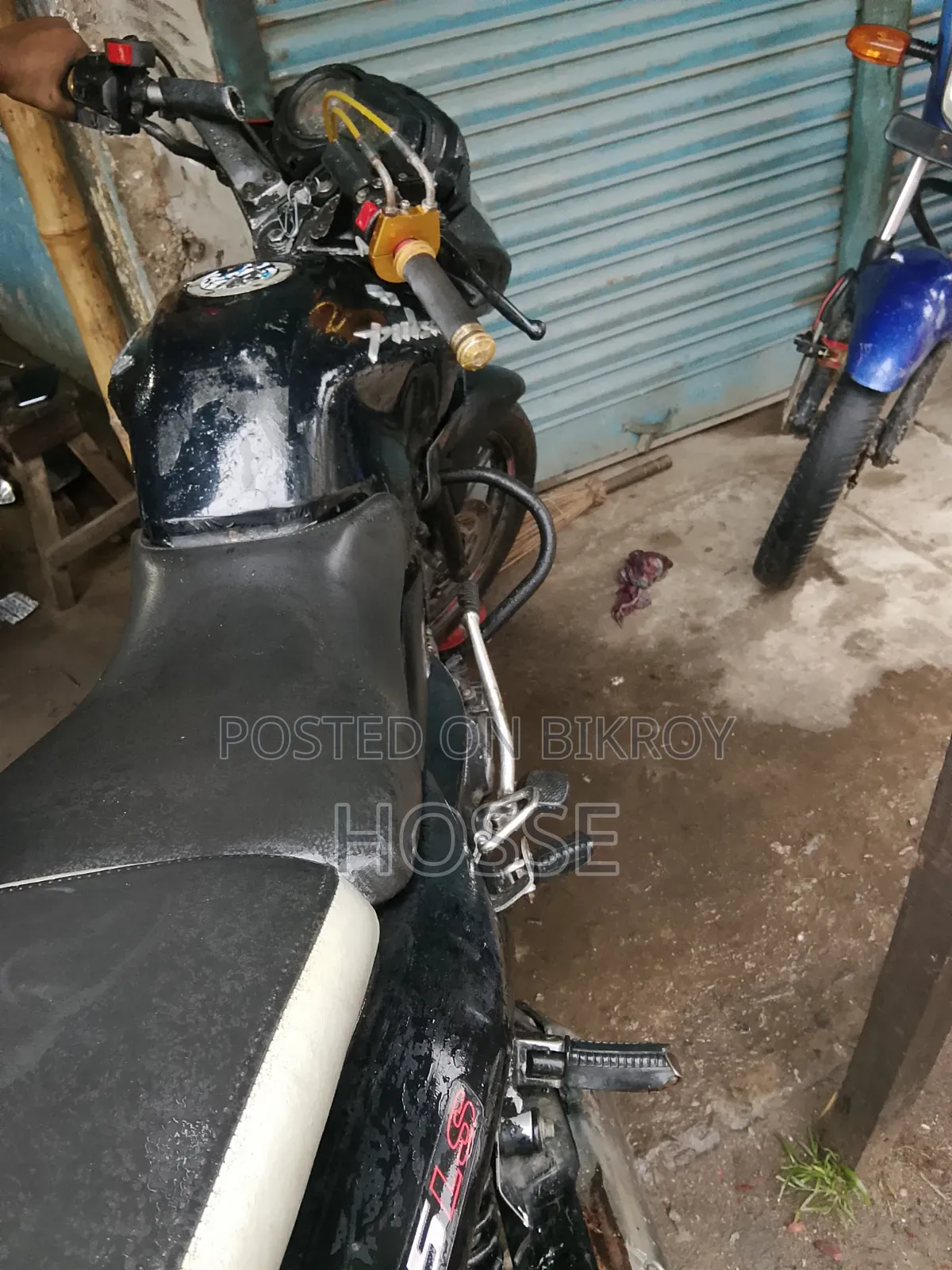 বাজাজ পালসার ১৩৫ এলএস ২০১০ কালো