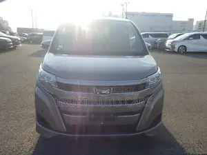 Toyota Noah 2021